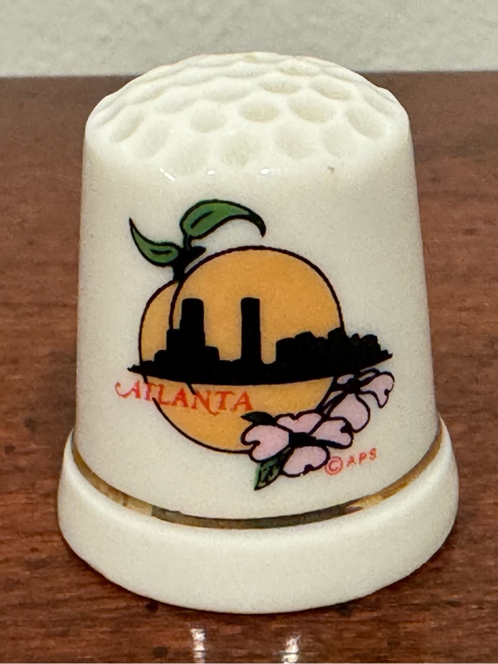 🌷Vintage 80s Collectible Thimble of Atlanta Skyline and Peach
